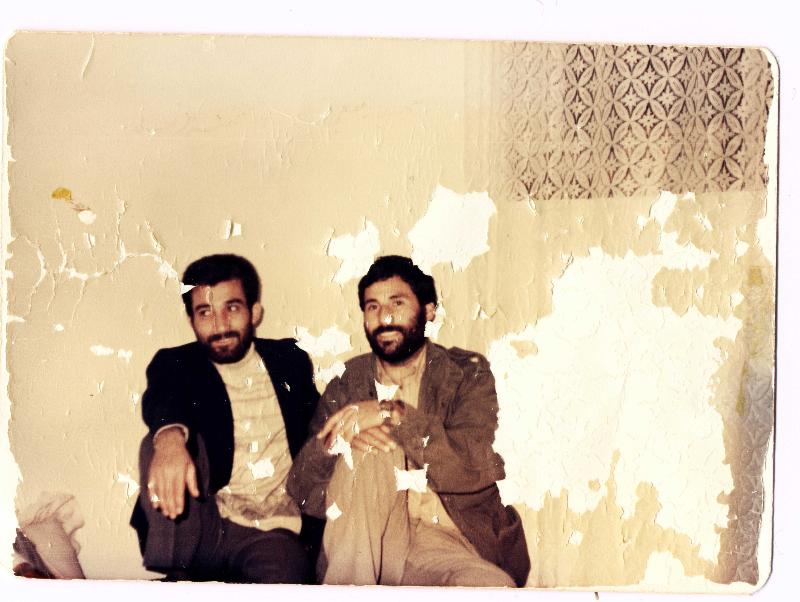 شهید ابوالفضل رفیعی سیج (سمت راست) و شهید غضنفر خورسند راد (سمت چپ)