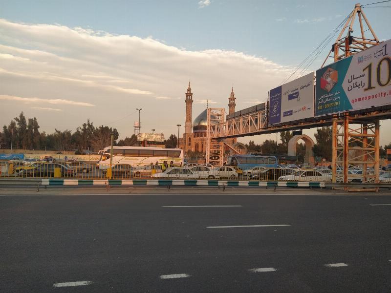 مسجد اهل‌البیت (علیهم‌السلام) قم از آزادراه امیرکبیر (عوارضی قم-تهران)